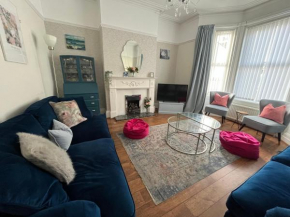Kitson House - Sea Views, 1 min Walk to Harbour